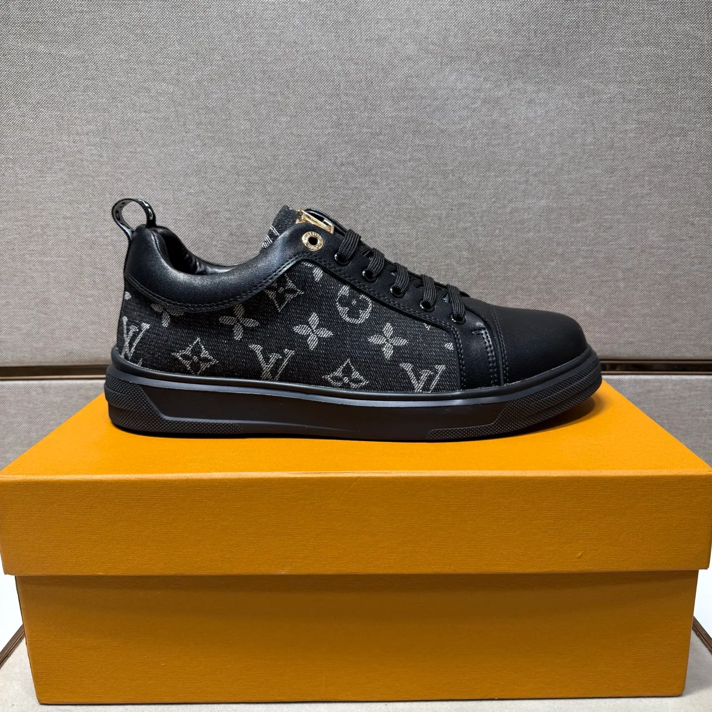⬛️Men's shoes 💰p400 [LV～] Men's casual shoes 2025z cabinet sales simultaneously 🔶Size: 38-44#️⃣ 🔷3 colors🔜The upper is made of multi-material splicing ➕Genuine leather lining, comfortable and breathable, sole: original comfortable and wear-resistant outsole, ⚠️real thing📱photographed🎬real thing is better📢📢📢